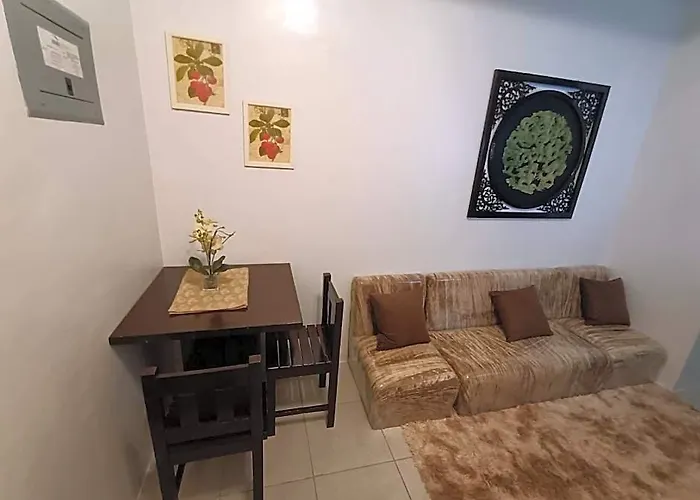 Hotel Gina's Bakasyon De Storge Manille